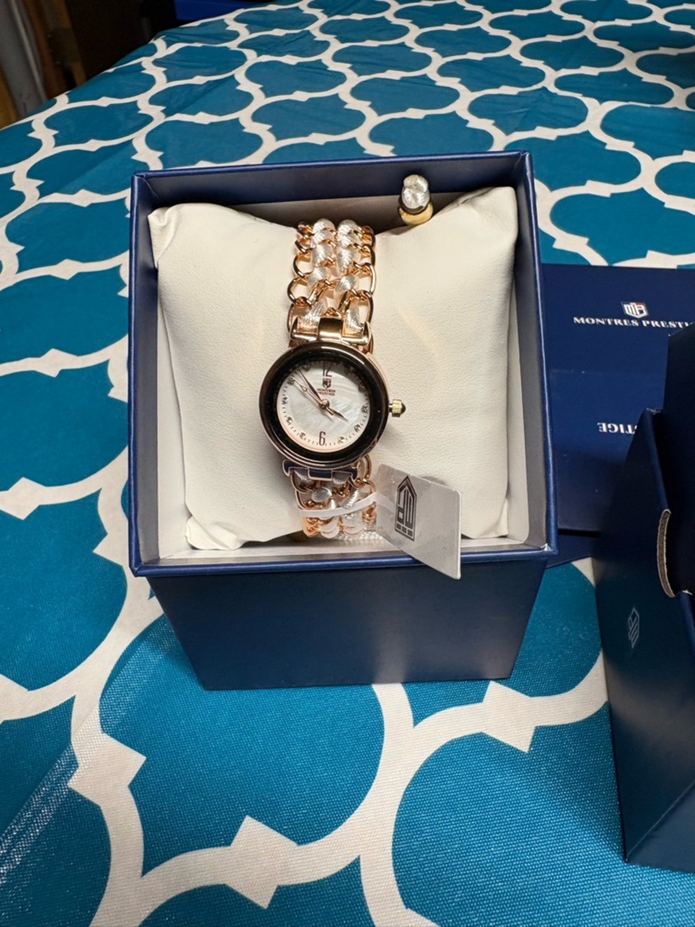 Rose Gold Chain-Link Women's Watch with Mother-of-Pearl Dial thur Invicta
